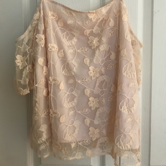 Lots of clothing items sizes small and medium! - Picture 5 of 8